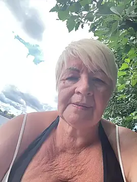 Laura_Millf's Webcam Show