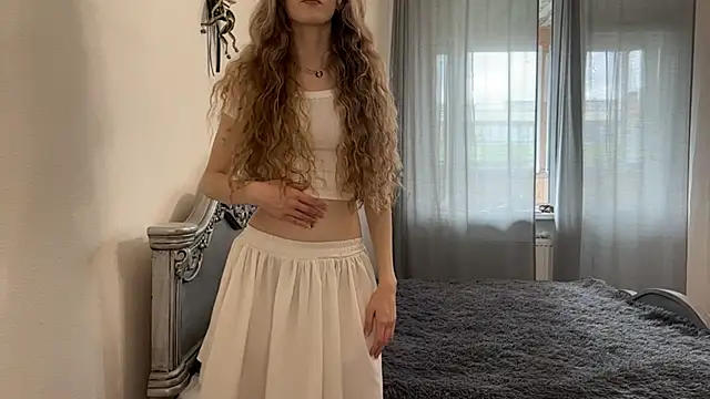 ShyandSkinnyAlice's Live XXX Chat