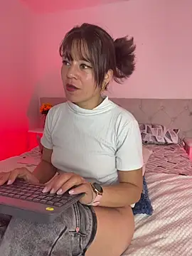 NatyBliss_gh Adlı Modelin Canlı XXX Sohbeti