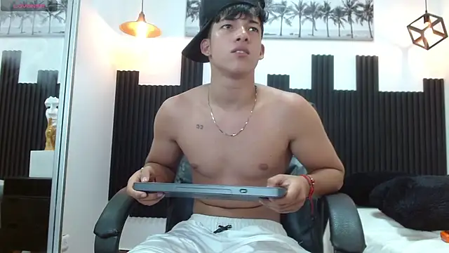 ren_storm Chat XXX in diretta