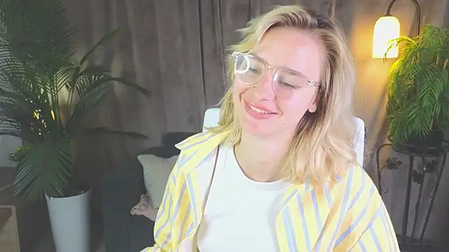 NoraMoreau live XXX chat