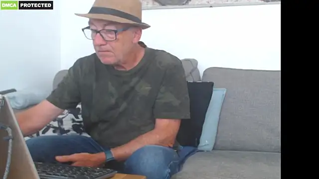 Show modela bluedae1 na web-kameri