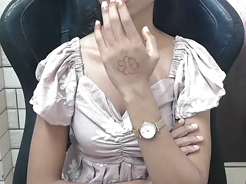 Mayra4U Adlı Modelin Canlı XXX Sohbeti