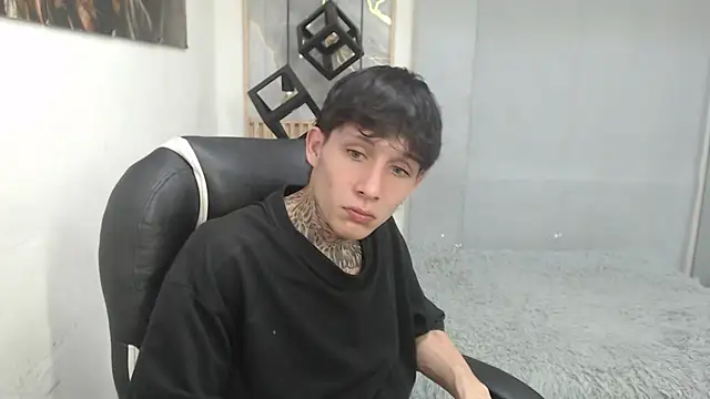 Cry_thereal's Live XXX Chat