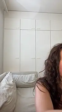 MilkyHoneyLullabies Chat XXX in diretta