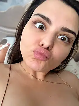 NikaMur Adlı Modelin Canlı XXX Sohbeti
