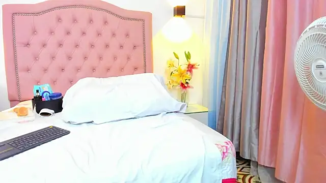 JulieeHabubu's Live XXX Chat