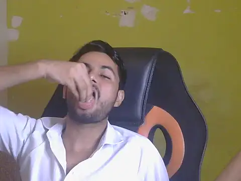 Stubborndesiboy 라이브 XXX 채팅