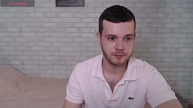 Chat +18 de Alexxx_horny ao vivo