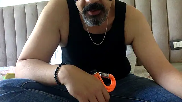 Chat XXX en directo de CaiBull
