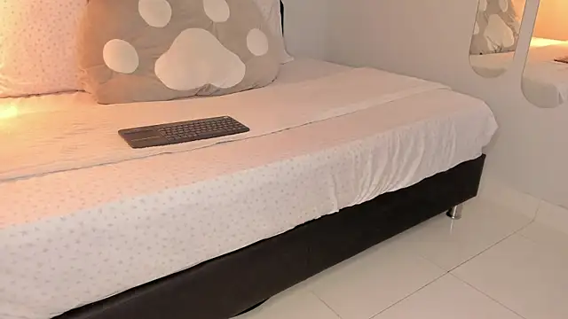 Miia_Thompsonn's Live XXX Chat