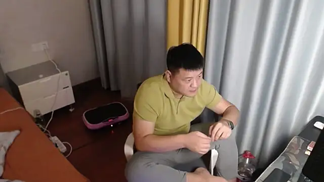zhang1118's Live XXX Chat