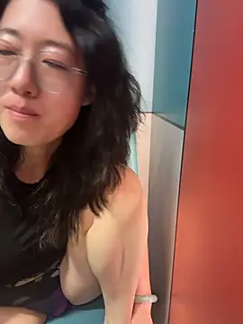 weiwei103's Live XXX Chat