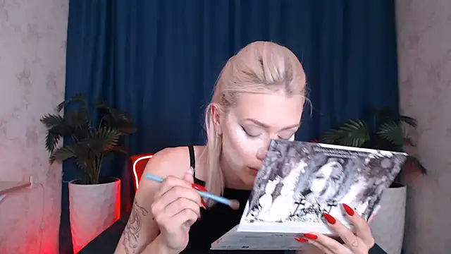 BlondyLedy Chat XXX in diretta