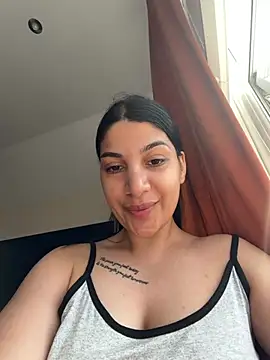 Samira30のライブXXXチャット