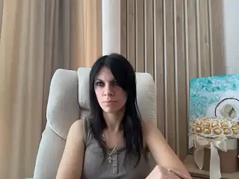 InjaAtHome Adlı Modelin Canlı XXX Sohbeti