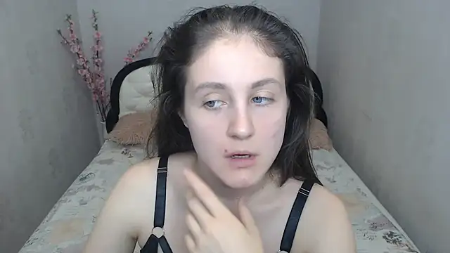 XXX chat uživo modela Holliy_Cooper