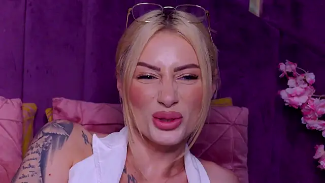 XXX chat uživo modela AngieShae