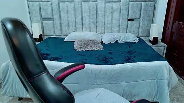 Chatroom XXX en direct de laureentt_