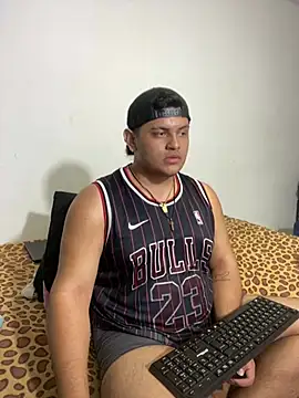 boy_jasson Adlı Modelin Canlı XXX Sohbeti