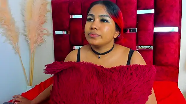KeiraMendoza Adlı Modelin Canlı XXX Sohbeti