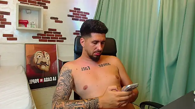 LoganStroud Show Webcam