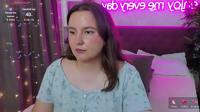 FeralPeach's Live XXX Chat