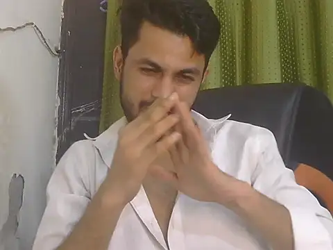 Stubborndesiboy লাইভ XXX চ্যাট