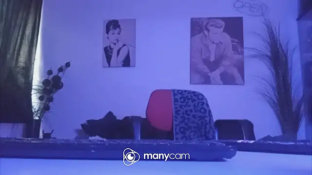 XXX chat uživo modela der_dino30