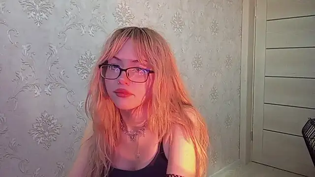 DelicaBrome live XXX chat