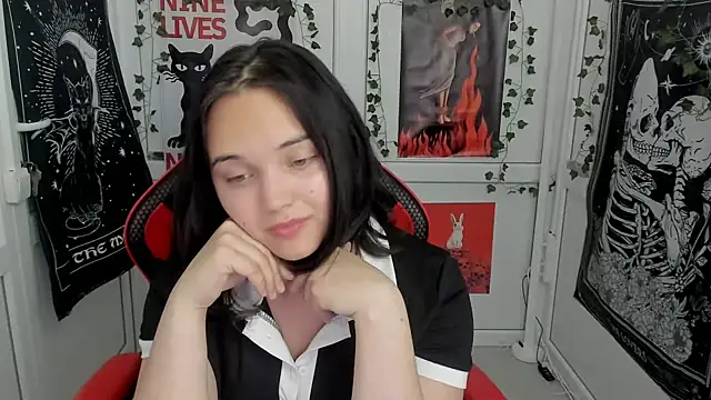 Caroline_cutte live XXX chat