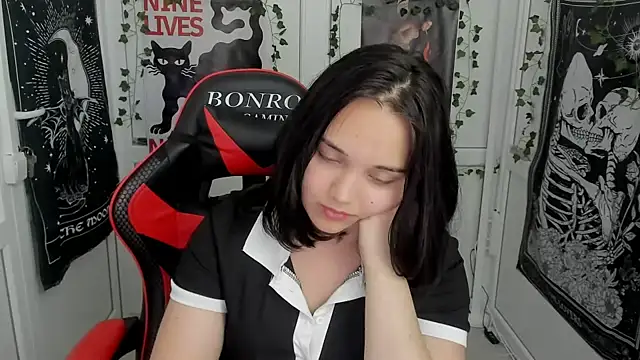 Caroline_cutte 即時 XXX 聊天