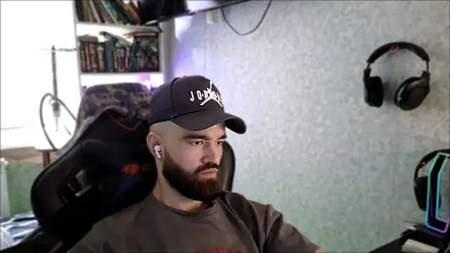 XXX chat uživo modela _Serious_Man