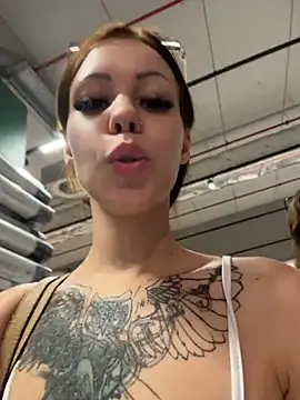 Dollie__X Adlı Modelin Canlı XXX Sohbeti