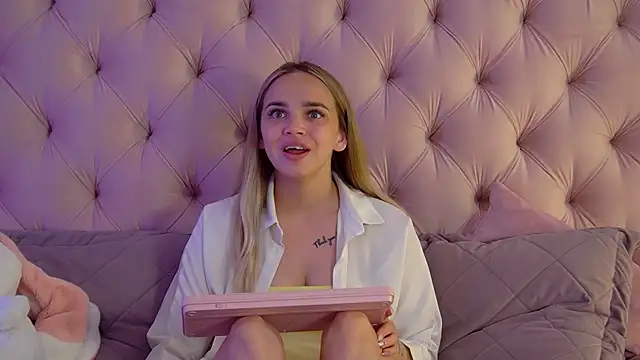 AnitaVenture's Live XXX Chat