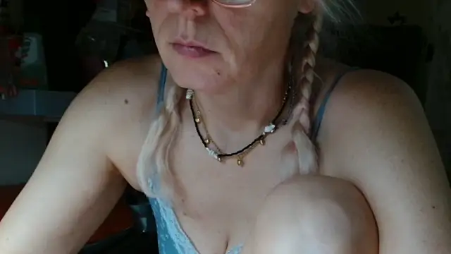 KathleenEdwards Chat XXX live