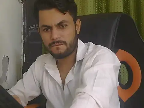 Stubborndesiboy Chat XXX live