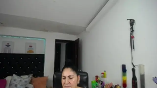 mature_bigboobs10 Adlı Modelin Canlı XXX Sohbeti