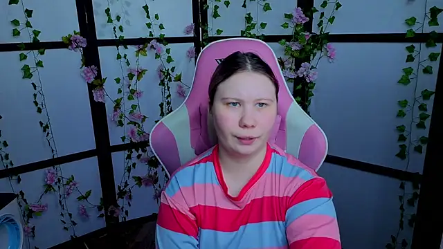 kitsune_little Adlı Modelin Canlı XXX Sohbeti