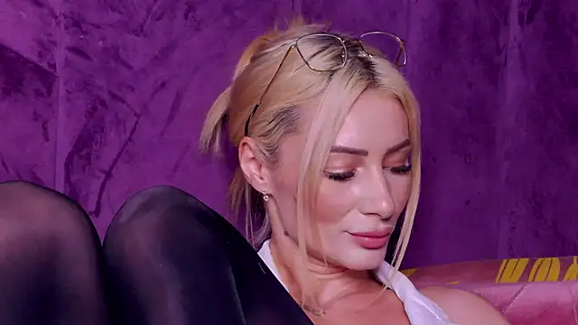 AngieShae Chat XXX live