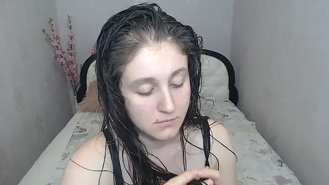 Holliy_Cooper Adlı Modelin Canlı XXX Sohbeti