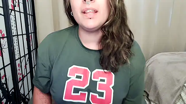 Lustylia Adlı Modelin Canlı XXX Sohbeti