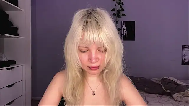 CoralBarra live XXX chat