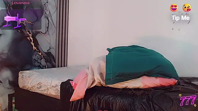 عرض كام khiara_moretti