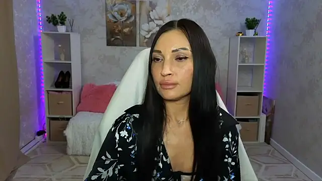 NikoleMills Chat XXX in diretta