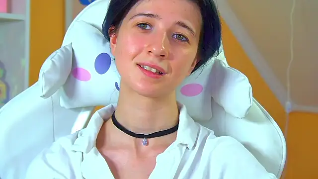 AnneAvelin Chat XXX in diretta