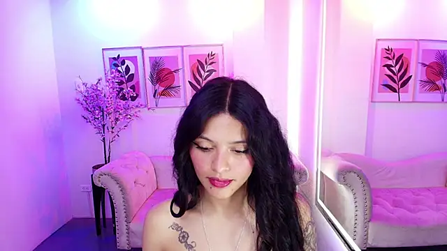 Maddie_T18's Live XXX Chat