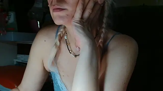 KathleenEdwards' Live XXX Chat