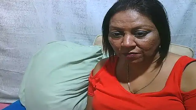 IndianSexyMilf69's Live XXX Chat