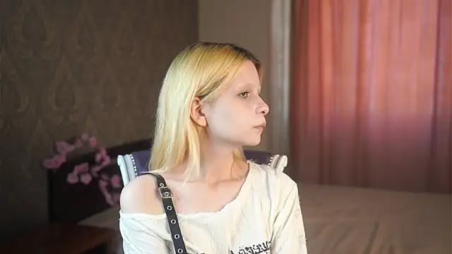 ChiekoMosty élő XXX-chatje